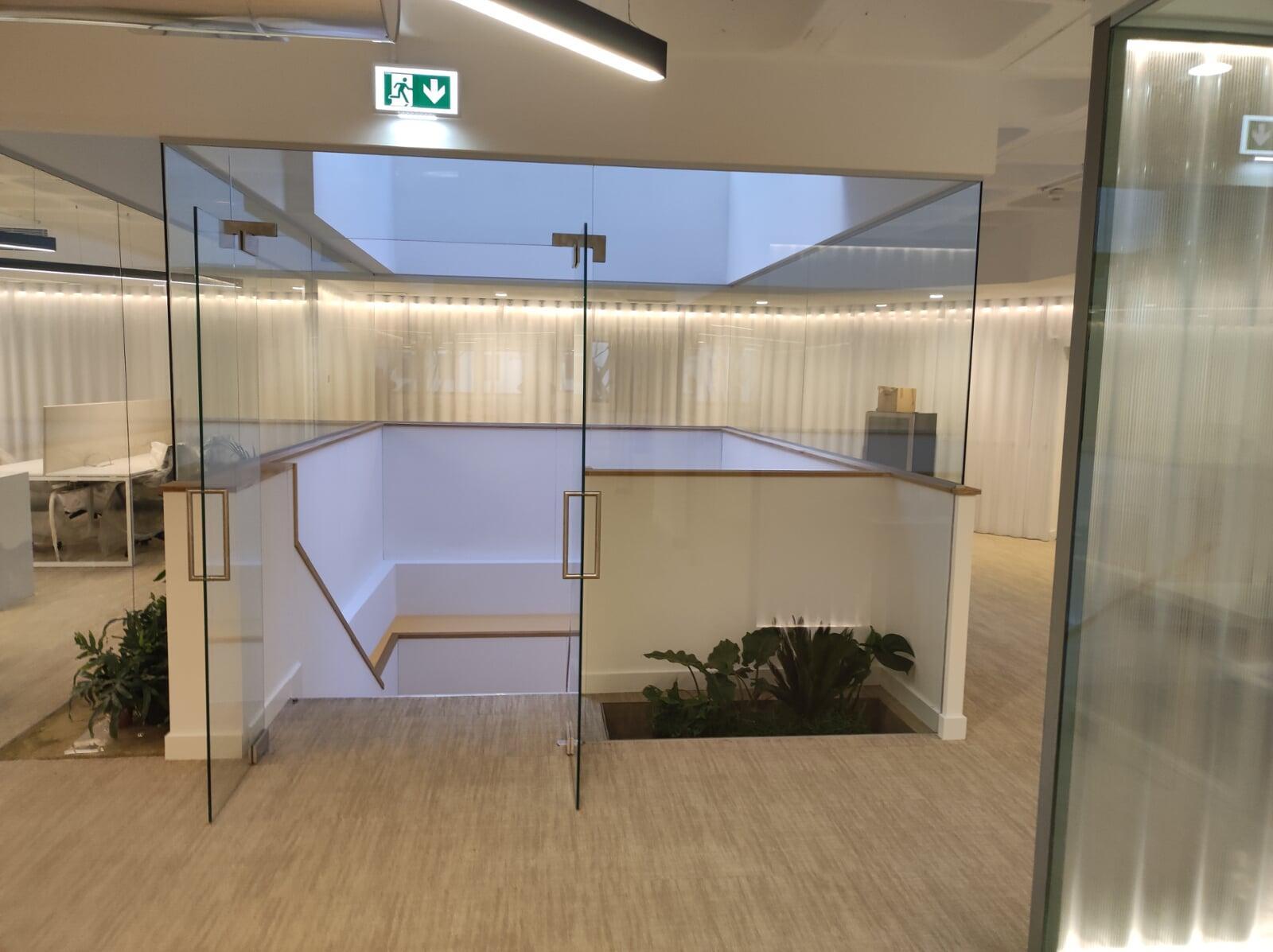 porta dupla interior em vidro com mola